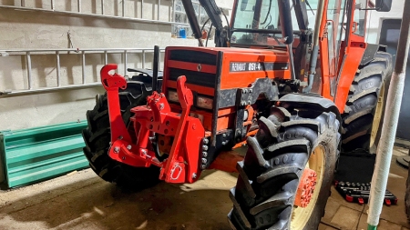 UNIVERSAL KIT FRONT HYDRAULICS 2KAT FOR TRACTOR 1500KG - RED (RAL 3000)