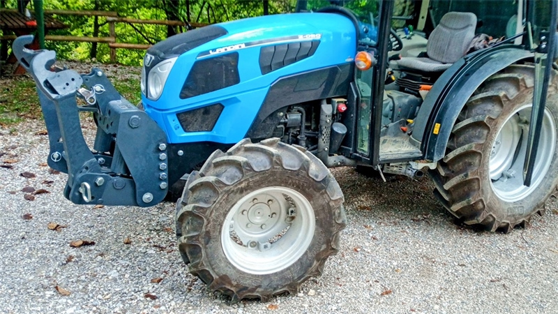 UNIVERSAL KIT FRONT HYDRAULICS CAT. 2 FOR TRACTOR 1500 KG